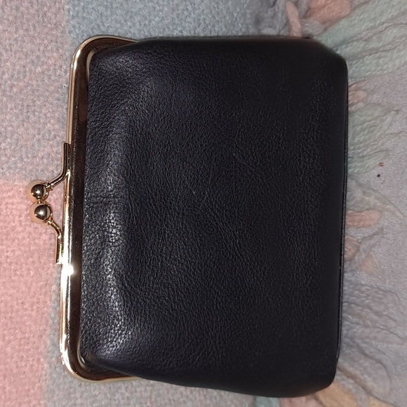 Dooney and Bourke Large framed kiss lock in black Florentine leather - Picture 3 of 4